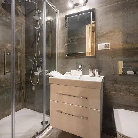 U Anusia Apartment